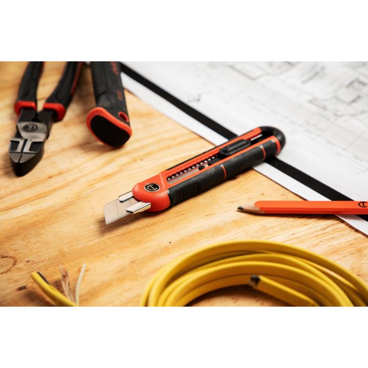 18mm Snap Off Blade Utility Knife | Box Cutter | Crescent
